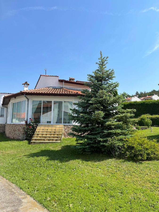 Приятна Къща За Почивка Караколев 2 Villa Obrochishte Bagian luar foto